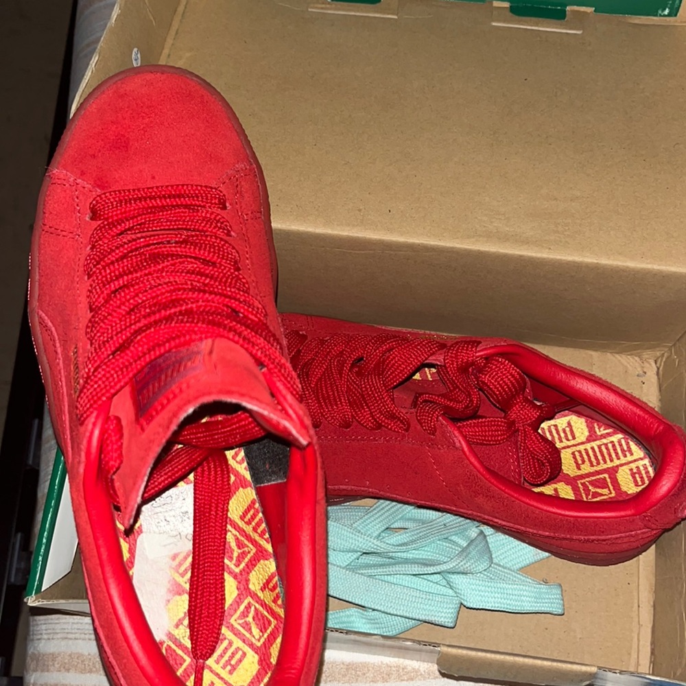 RED SUEDE PUMAS